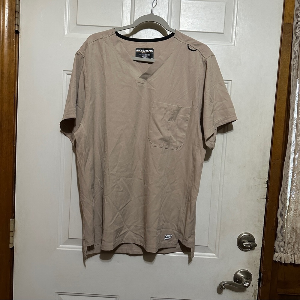 Mens Skechers Khaki Beige Size Medium Scrub Top‎ EUC